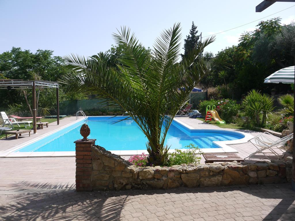 Casa Vacanze Laura Villa Caltanissetta Rum bild